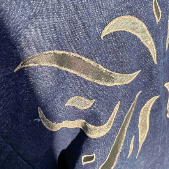 Vintage Embroidered Denim Jacket: Oversized 90s Jean Coat (M-XL) - Picture 7 of 9